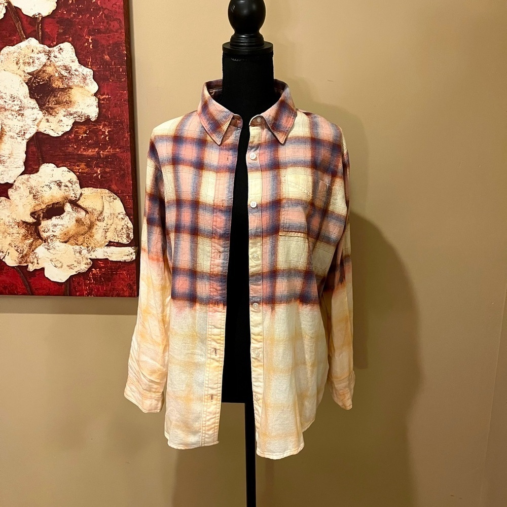Wrangler Women’s Pink & Cream Plaid Rancher Bleached Flannel, size M